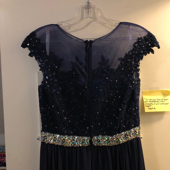 Formal Dress - Picture 4 of 8